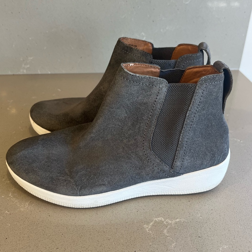 Fit Flop Gray Suede Ankle Boots Booties Shoes Women’s Size 6.5 - Picture 2 of 12